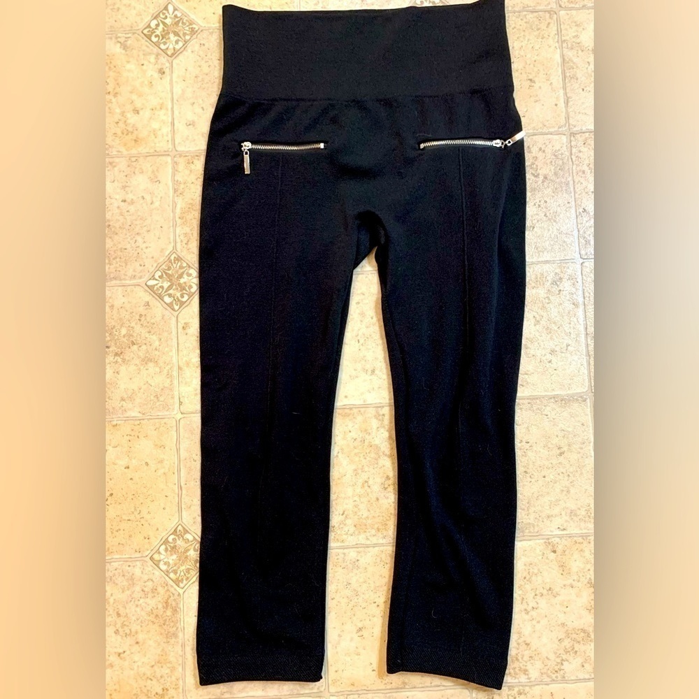 One5One Black Capri Leggings S/M Zipper detail